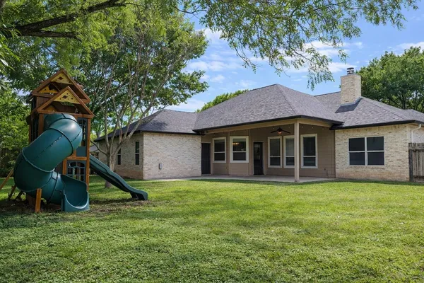 $2,800 | 87 Firestone Place, Meadowlakes, TX 78654