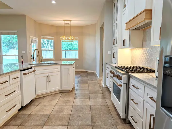 $2,800 | 87 Firestone Place, Meadowlakes, TX 78654