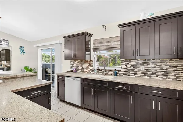 $2,800 | 2919 Southwest 25th Street, Cape Coral, FL 33914