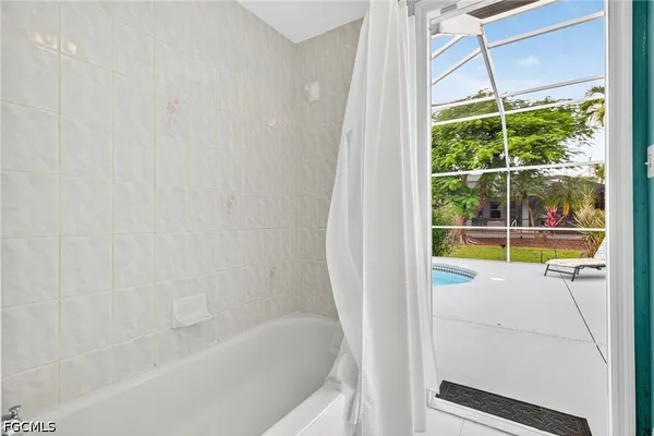 $2,800 | 2919 Southwest 25th Street, Cape Coral, FL 33914