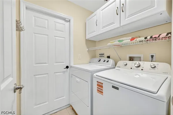 $2,800 | 2919 Southwest 25th Street, Cape Coral, FL 33914