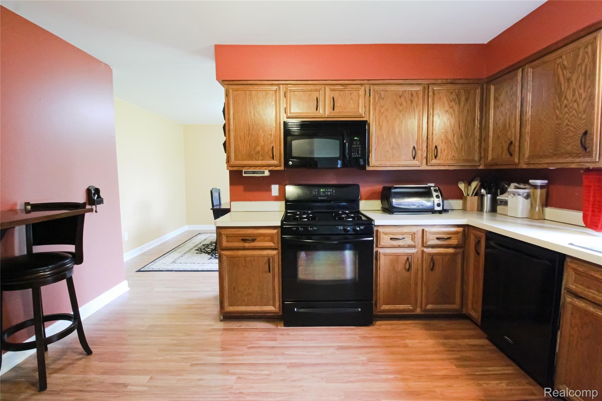734 Kentucky Drive Rochester, MI 48307 - Photo 19 of 55 D9922DEA-62CD-41E5-BF78-0AD704B62AA4.jpeg