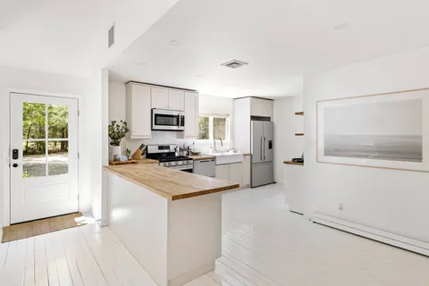 $1,799,000 | 60 Northwest Landing Road, East Hampton, NY 11937