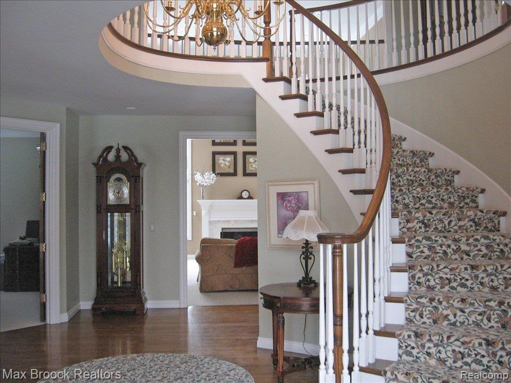 4920 Crestone Way Rochester, MI 48306 - Photo 8 of 19 Foyer