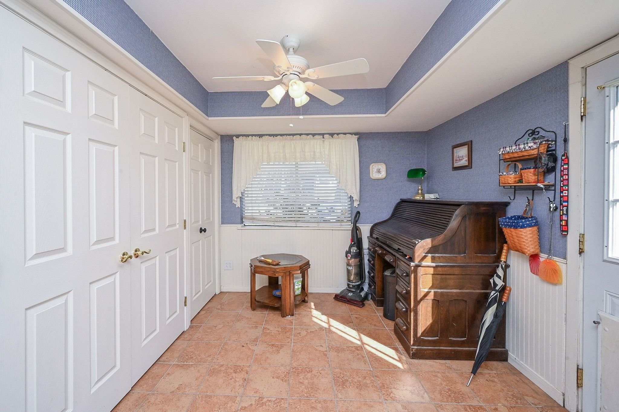 18910 Carrot Street Spring, TX 77379 - Photo 43 of 48 a living room with furniture and a flat screen tv