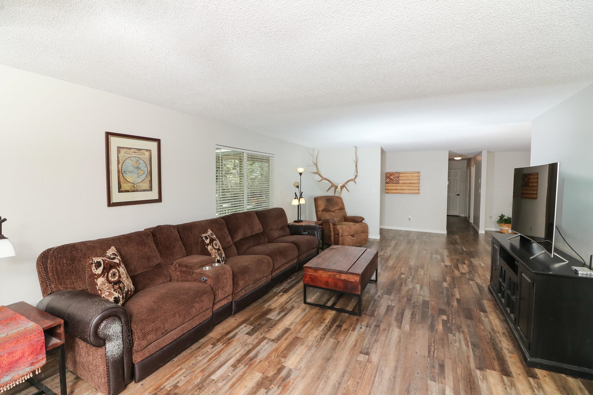 607-28 28 3/4 Road Grand Junction, CO 81506 - Photo 5 of 42 a living room with furniture and a flat screen tv