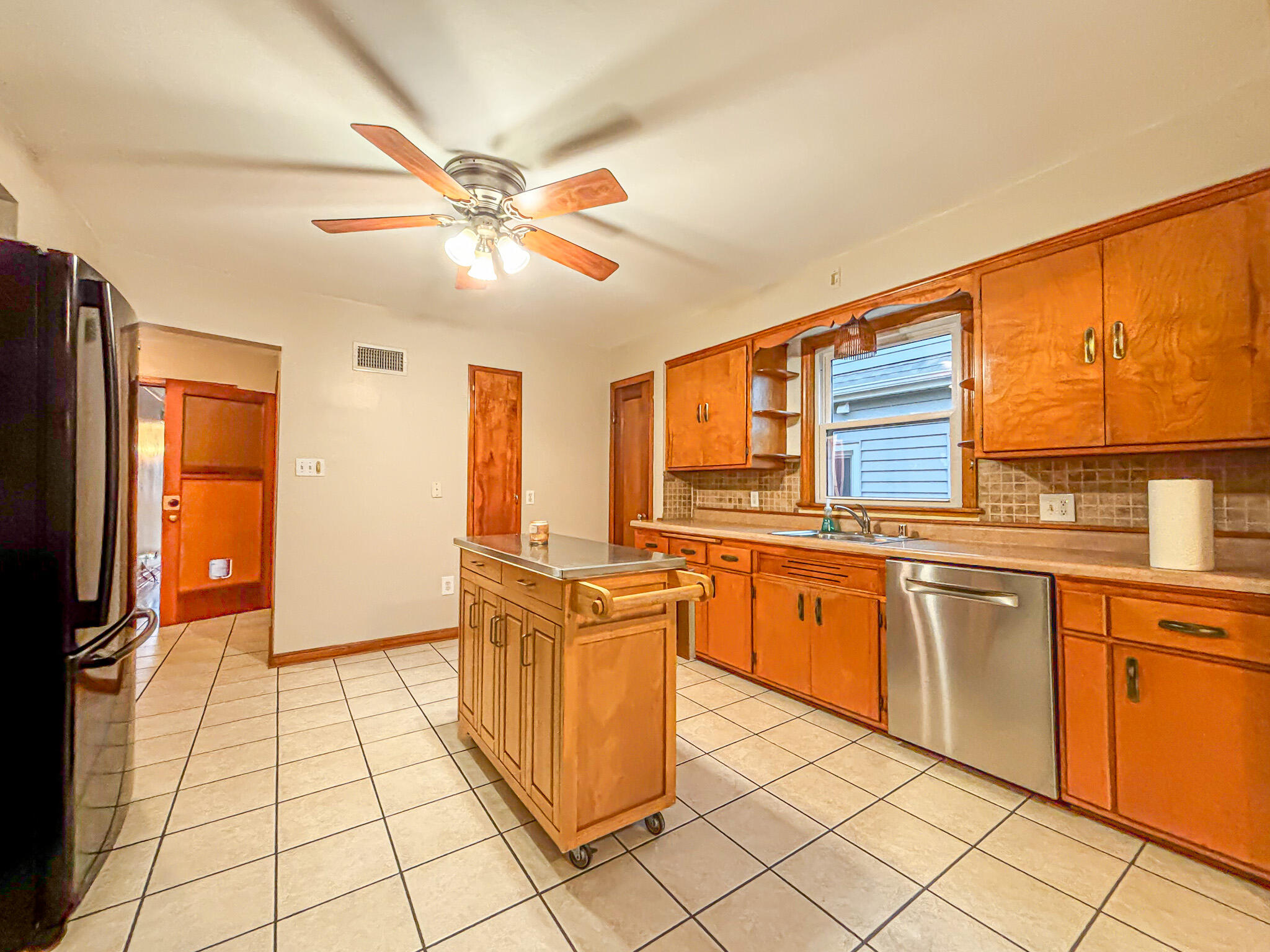 3723 South 18th Street, Unit 3725 Milwaukee, WI 53221 - Photo 11 of 28 Kitchen (Lower)