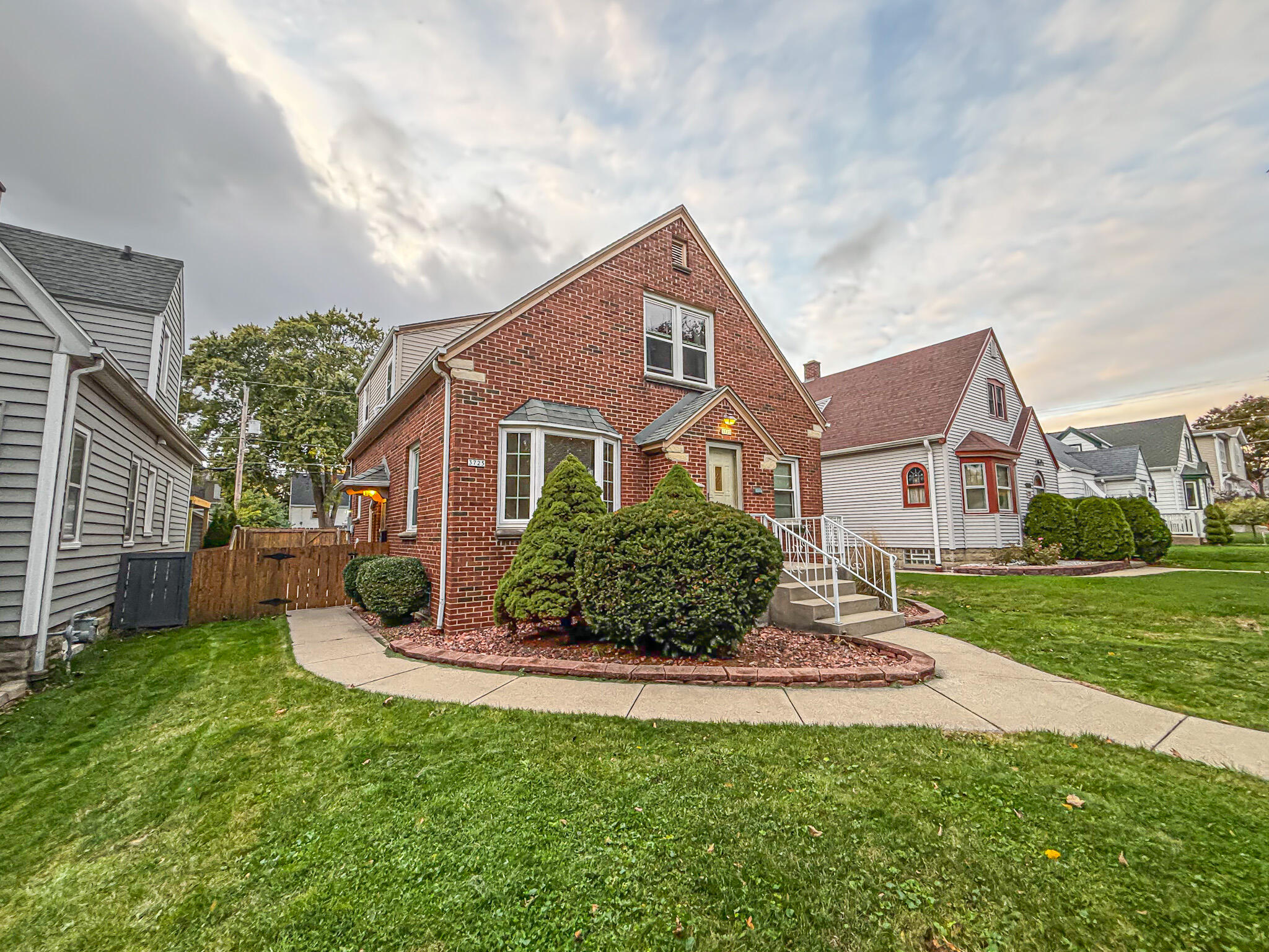 3723 South 18th Street, Unit 3725 Milwaukee, WI 53221 - Photo 3 of 28 Exterior