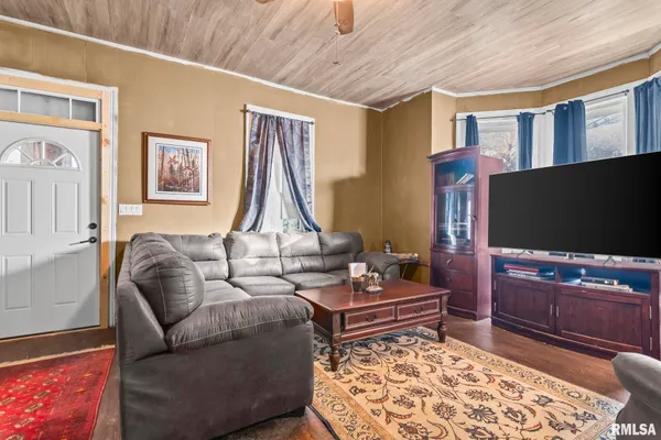 $64,000 | 321 North Main Street, White Hall, IL 62092