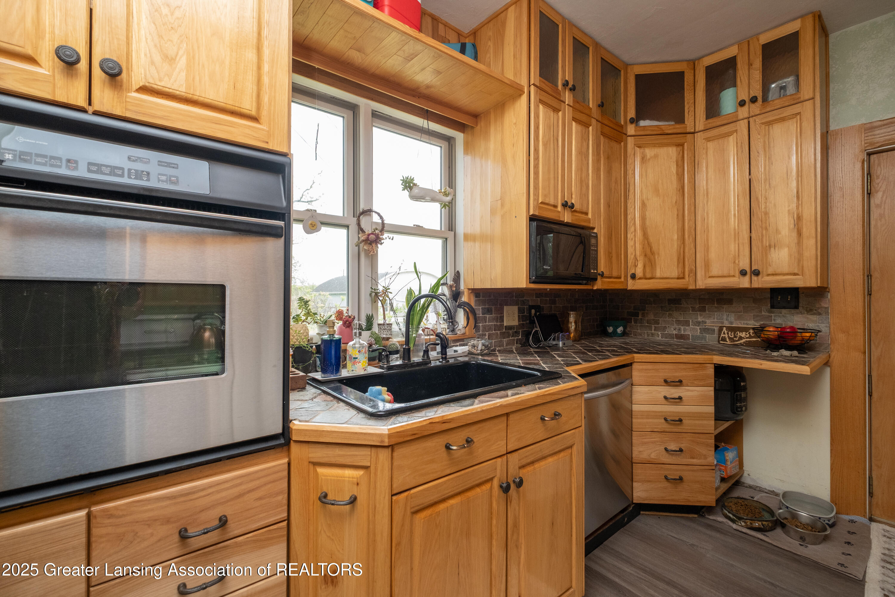 7761 West Herbison Road Dewitt, MI 48820 - Photo 16 of 61 7761_W_Herbison-1032