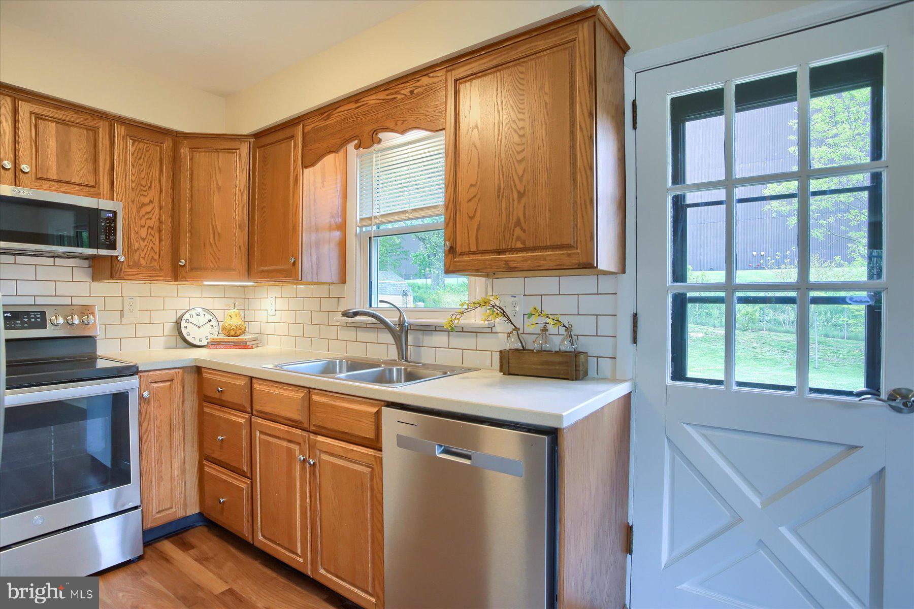 22 Boeing Road New Cumberland, PA 17070 - Photo 11 of 40 New Microwave & dishwasher.