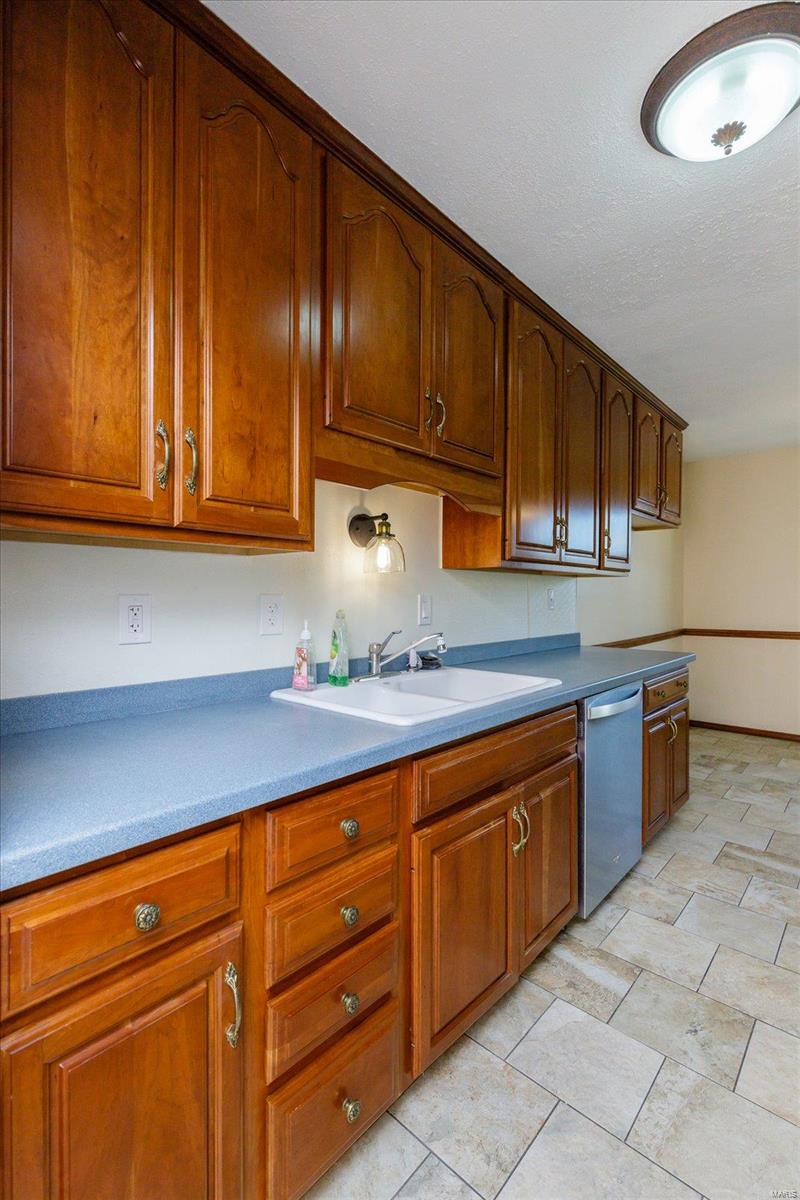 79 Country Hill Road St. Peters, MO 63376 - Photo 3 of 28 Gallery Image 3