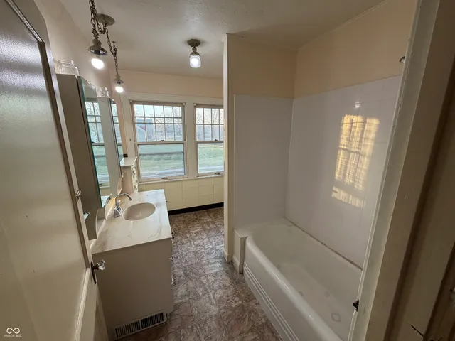 $150,000 | 714 East Sigler Street, Frankton, IN 46044