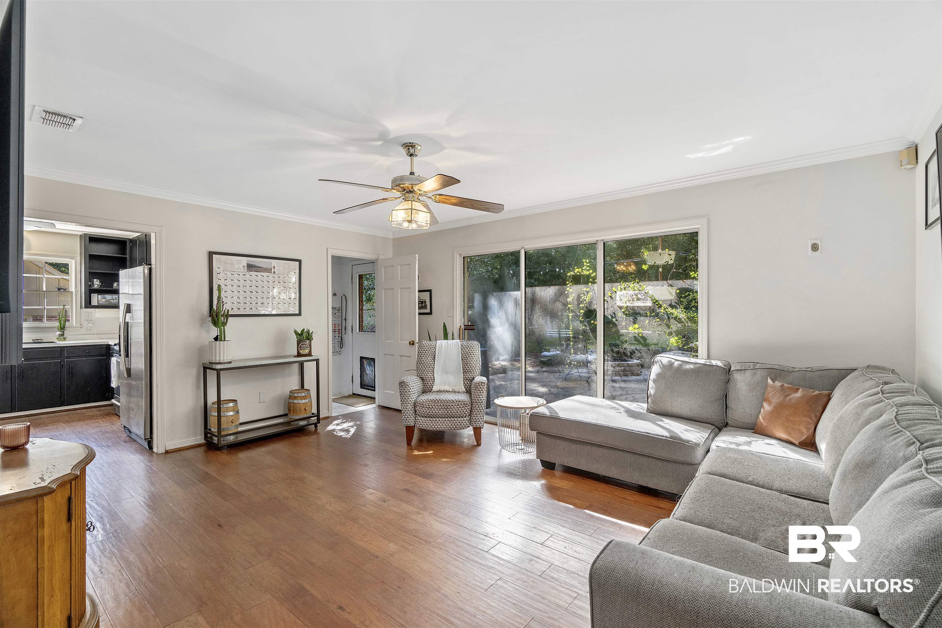 5509 Richmond Road Mobile, AL 36608 - Photo 9 of 27 Living Room