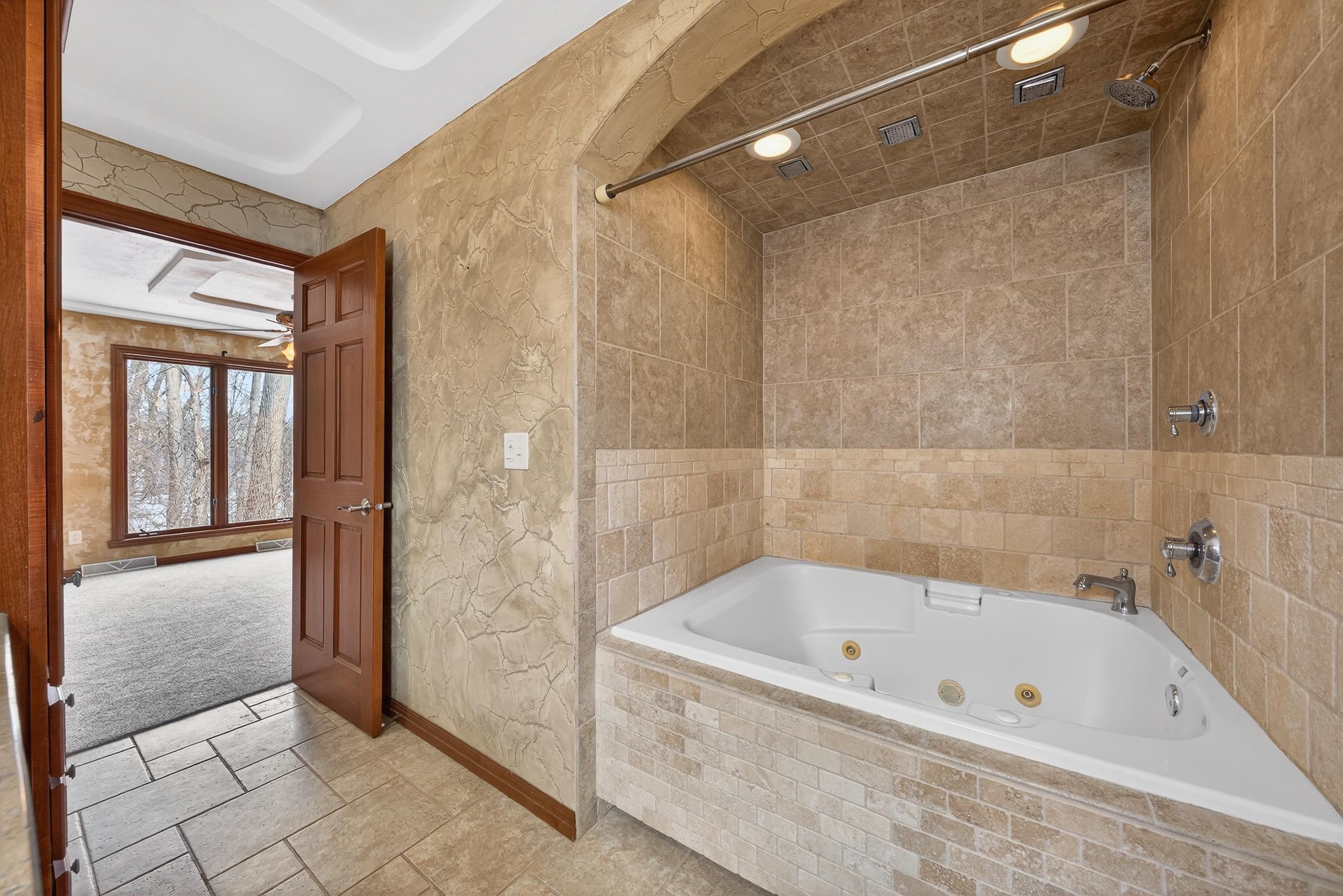 2718 Independence Court Appleton, WI 54914 - Photo 17 of 56