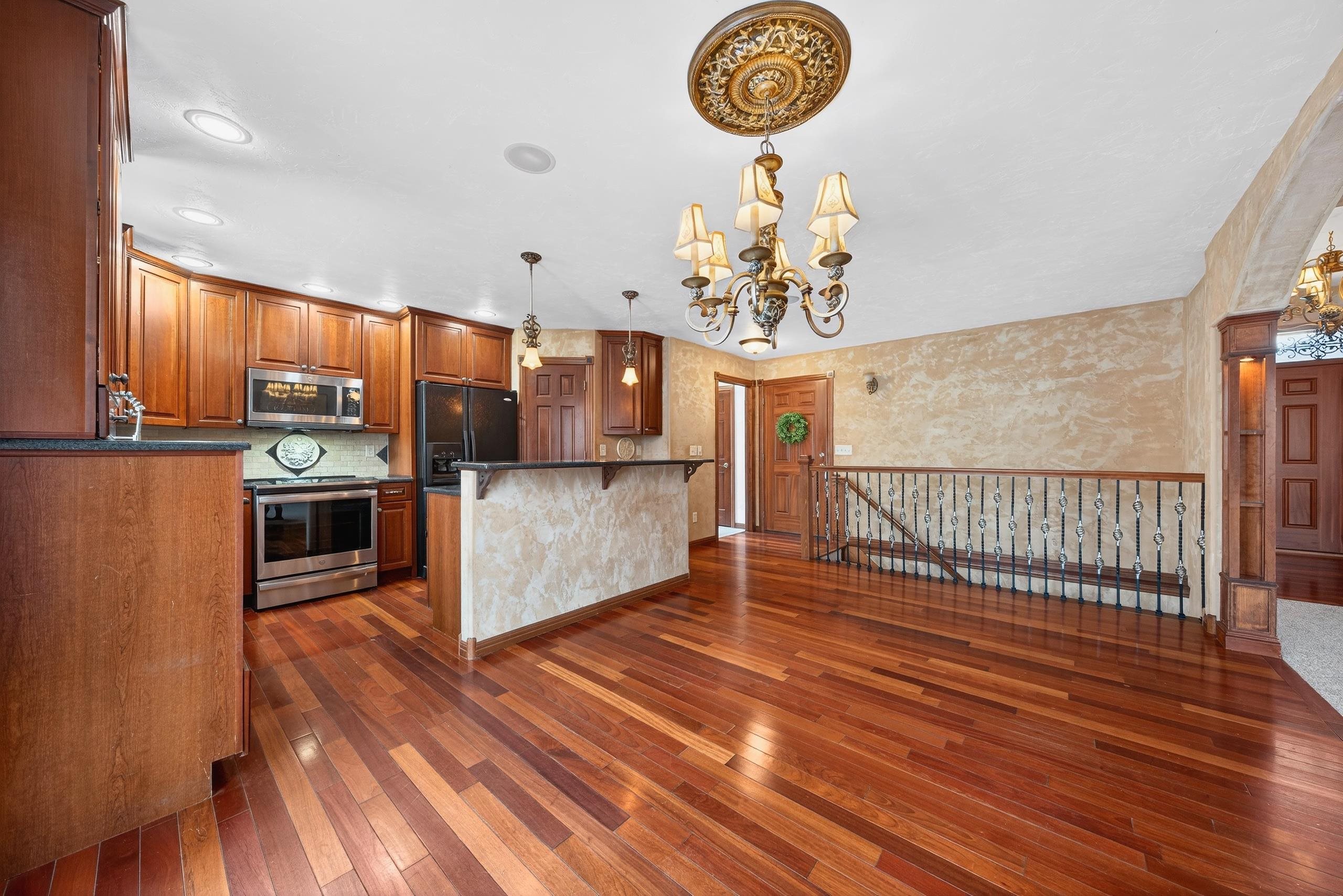 2718 Independence Court Appleton, WI 54914 - Photo 2 of 56