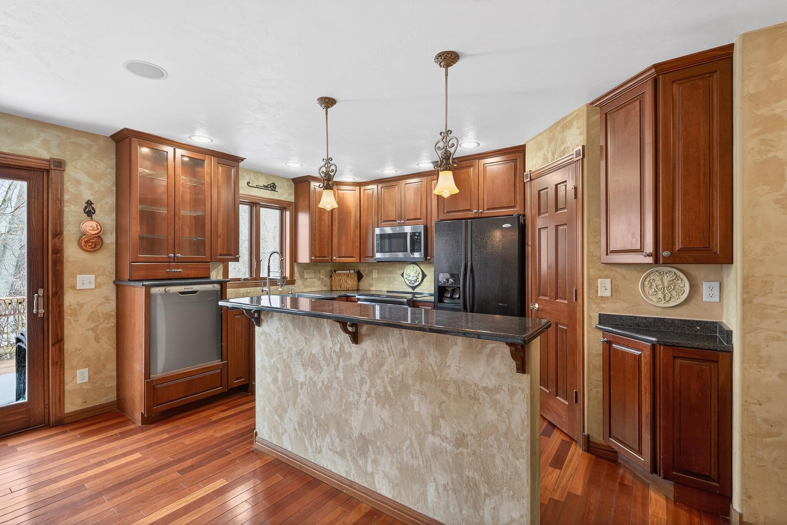 2718 Independence Court Appleton, WI 54914 - Photo 3 of 56