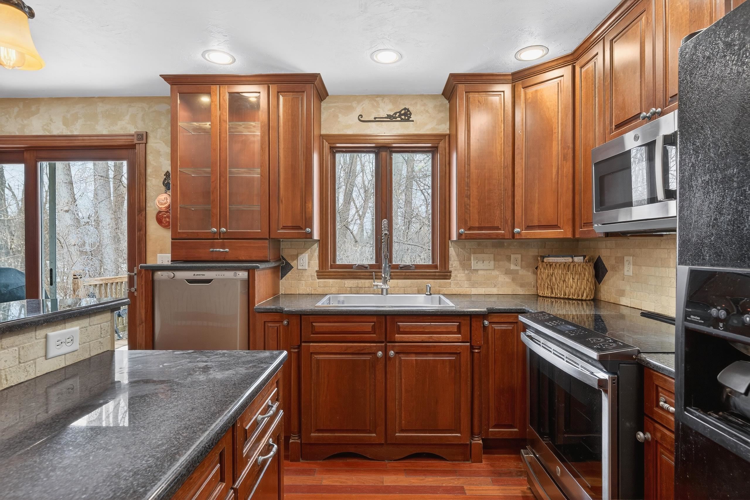 2718 Independence Court Appleton, WI 54914 - Photo 4 of 56