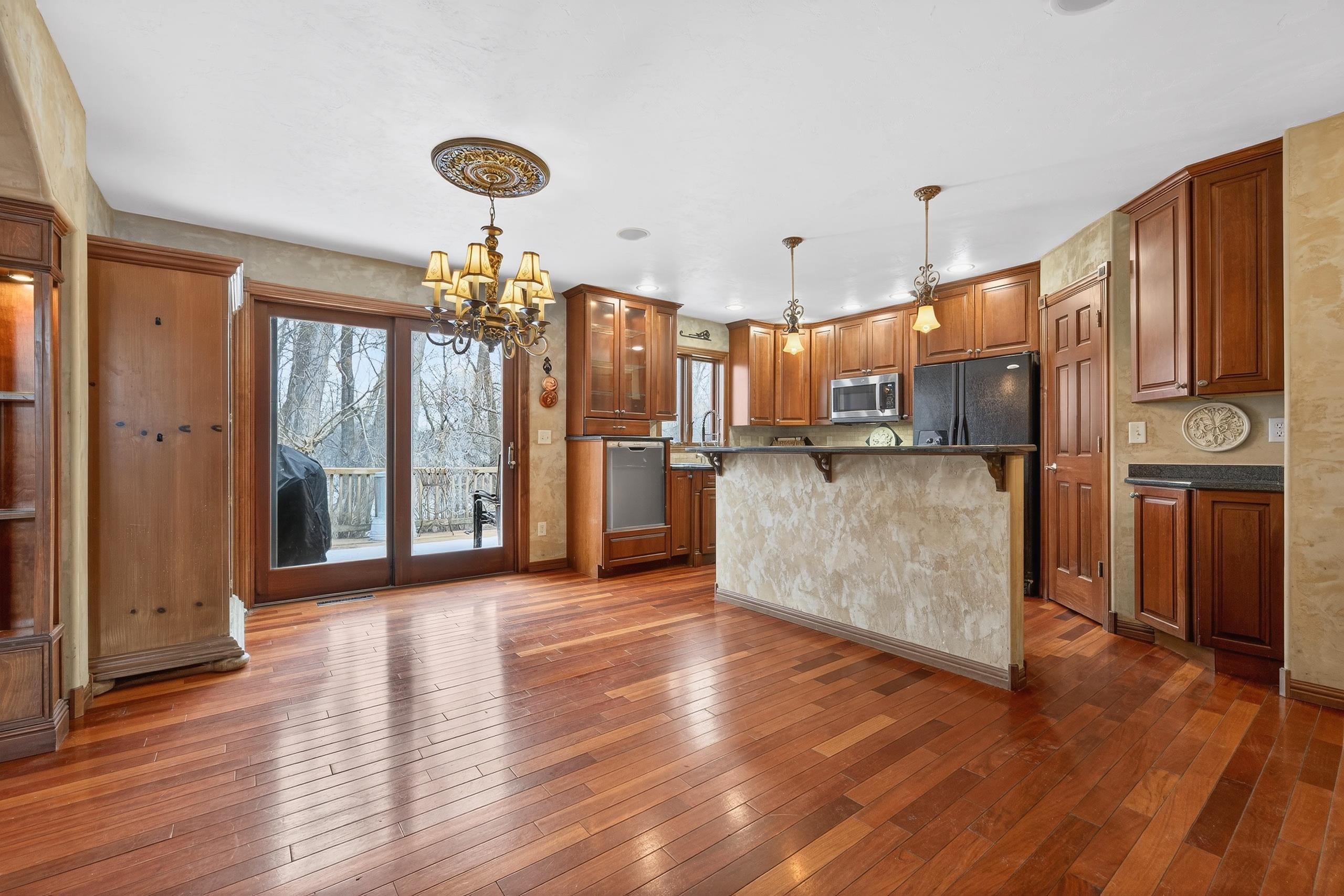 2718 Independence Court Appleton, WI 54914 - Photo 7 of 56