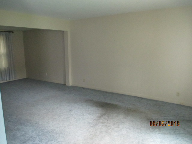 441 Golf Road Crystal Lake, IL 60014 - Photo 4 of 11