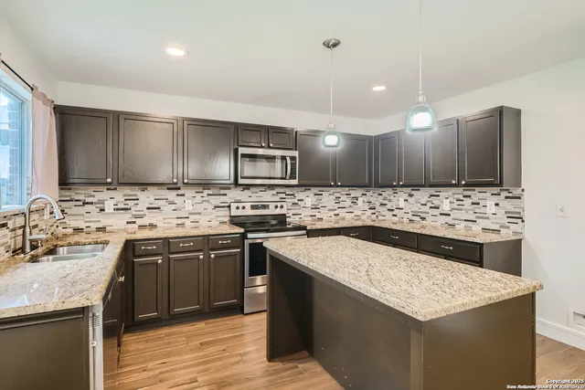 $2,300 | 8115 Ashwood Pointe, San Antonio, TX 78254