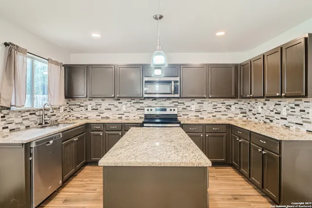 $2,300 | 8115 Ashwood Pointe, San Antonio, TX 78254