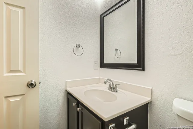 $2,300 | 8115 Ashwood Pointe, San Antonio, TX 78254