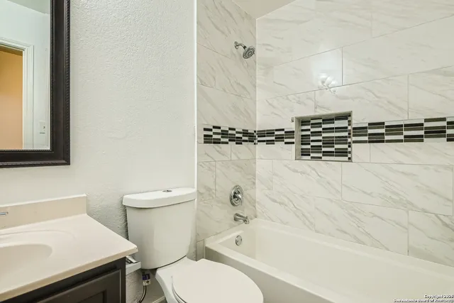 $2,300 | 8115 Ashwood Pointe, San Antonio, TX 78254