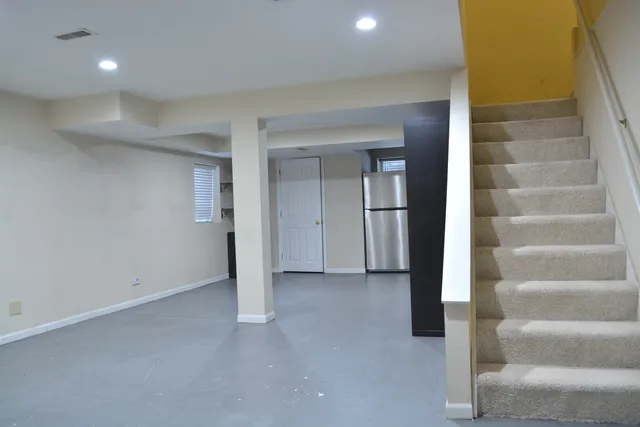 a view of empty room with empty shelves