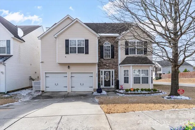 $399,000 | 4435 Oakburn Drive, Charlotte, NC 28269