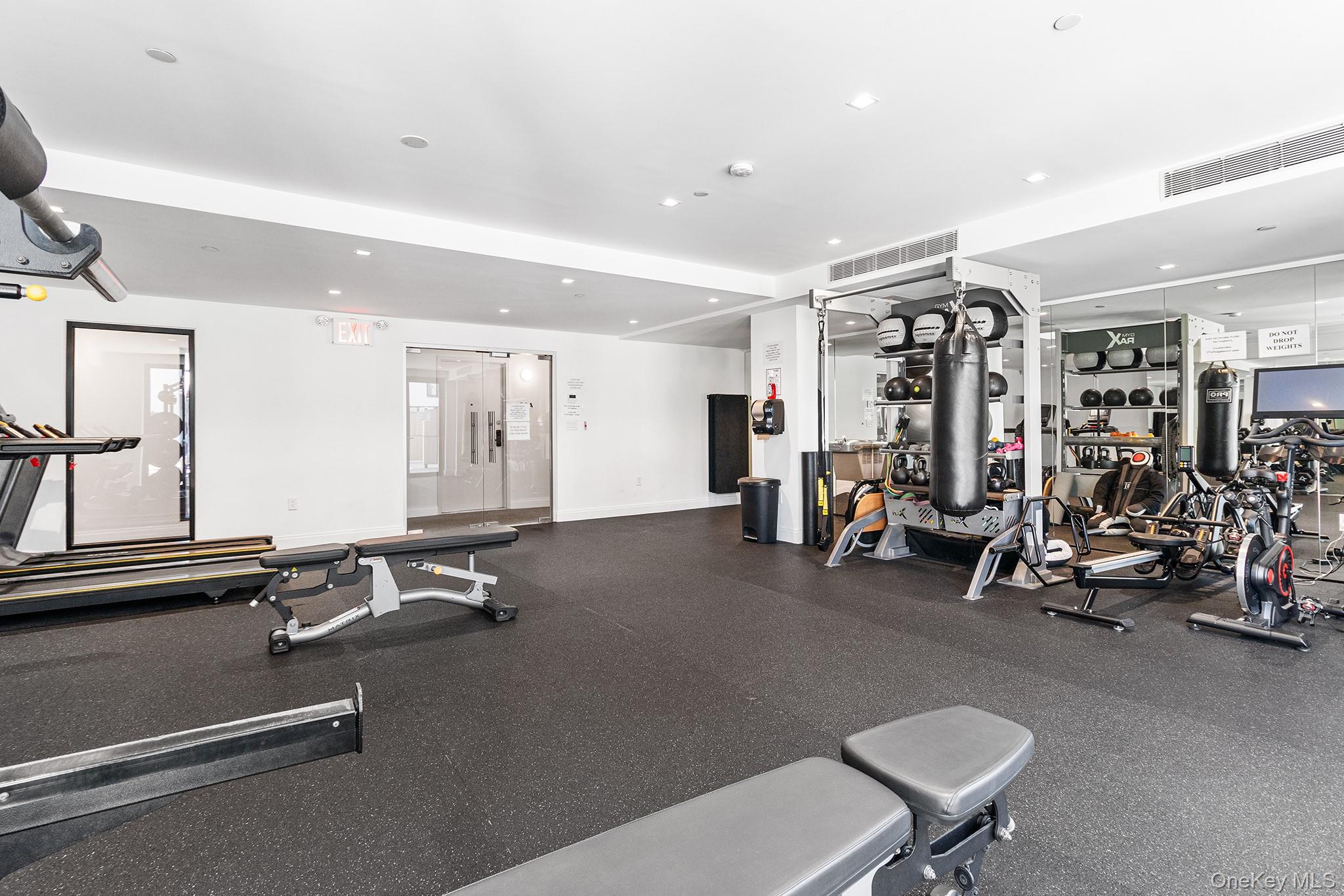 37-14 34th Street, Unit N3E Queens, NY 11101 - Photo 19 of 25 View of exercise room