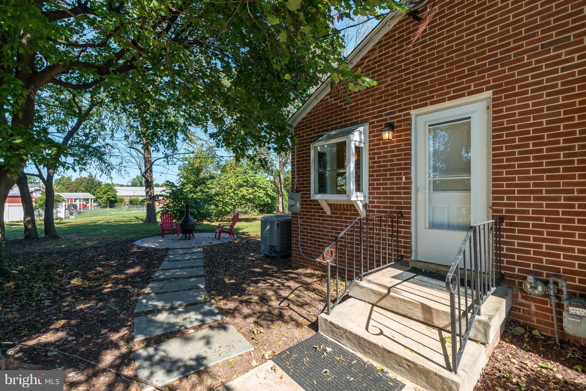 927 Seminole Road Frederick, MD 21701 - Photo 3 of 30 Exterior (Front)