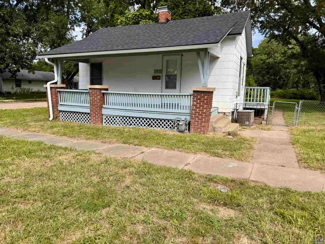 $74,900 | 200 Southwest Orchard Street, Topeka, KS 66606