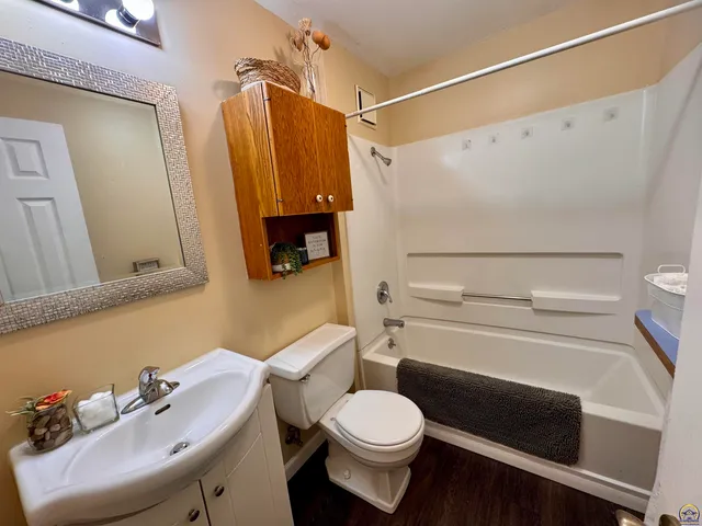 $74,900 | 200 Southwest Orchard Street, Topeka, KS 66606