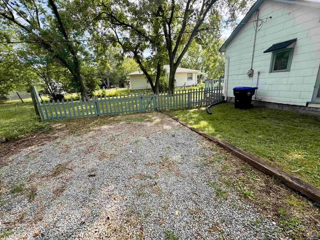 $74,900 | 200 Southwest Orchard Street, Topeka, KS 66606