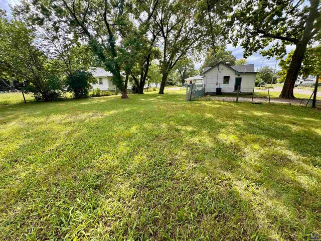 $74,900 | 200 Southwest Orchard Street, Topeka, KS 66606