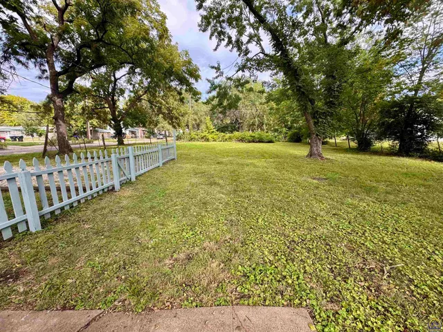 $74,900 | 200 Southwest Orchard Street, Topeka, KS 66606