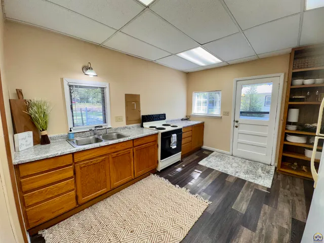 $74,900 | 200 Southwest Orchard Street, Topeka, KS 66606