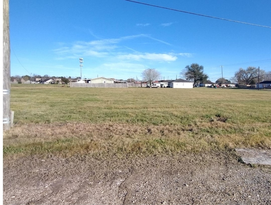 2055 Pasadena Boulevard Pasadena, TX 77502 - Photo 2 of 6 a view of an ocean view