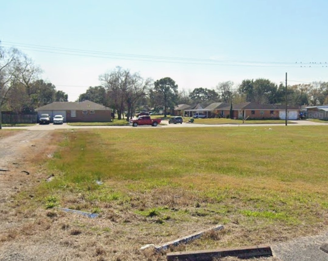 2055 Pasadena Boulevard Pasadena, TX 77502 - Photo 6 of 6 a view of an ocean beach
