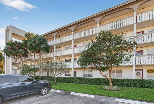 $2,000 | 3502 Bimini Lane, Unit D2, Pompano Beach, FL 33066