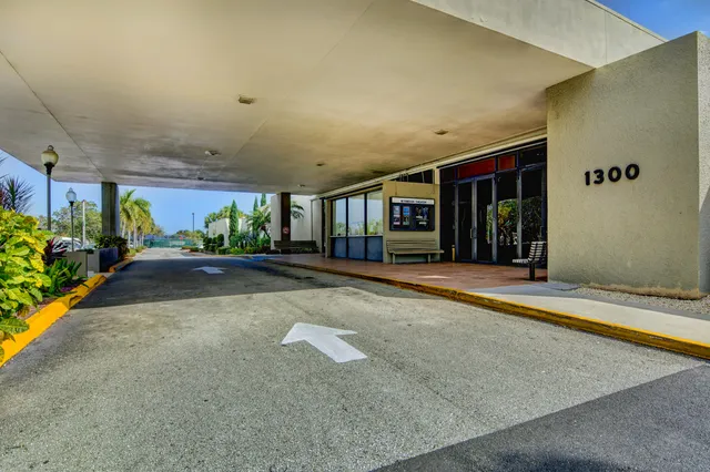 $2,000 | 3502 Bimini Lane, Unit D2, Pompano Beach, FL 33066