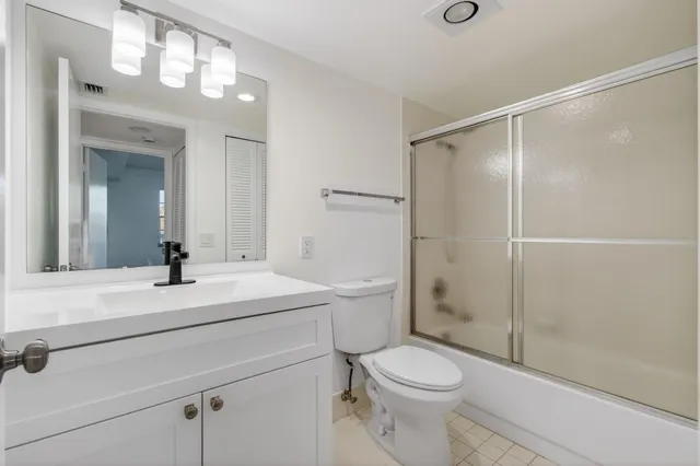 $2,000 | 3502 Bimini Lane, Unit D2, Pompano Beach, FL 33066