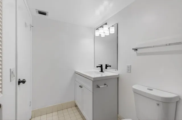 $2,000 | 3502 Bimini Lane, Unit D2, Pompano Beach, FL 33066