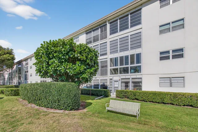 $2,000 | 3502 Bimini Lane, Unit D2, Pompano Beach, FL 33066