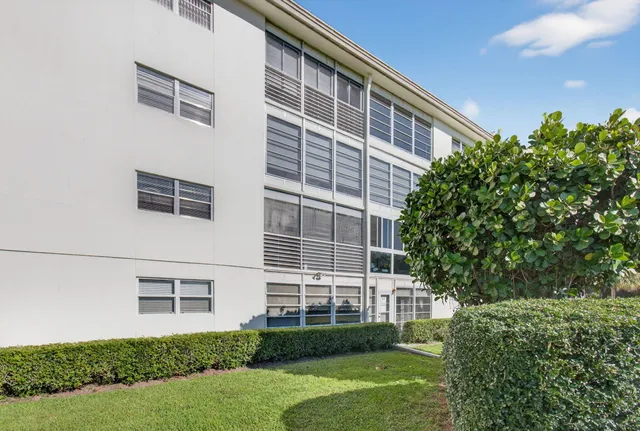 $2,000 | 3502 Bimini Lane, Unit D2, Pompano Beach, FL 33066