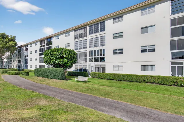 $2,000 | 3502 Bimini Lane, Unit D2, Pompano Beach, FL 33066