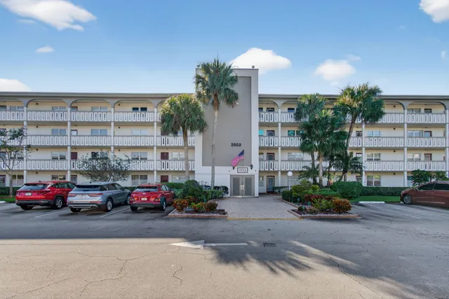 $2,000 | 3502 Bimini Lane, Unit D2, Pompano Beach, FL 33066