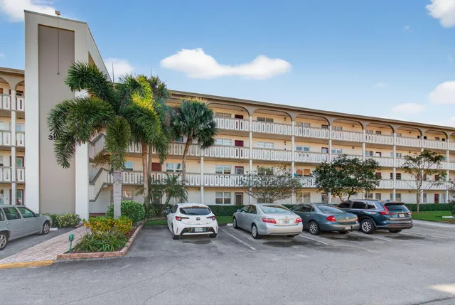 $2,000 | 3502 Bimini Lane, Unit D2, Pompano Beach, FL 33066