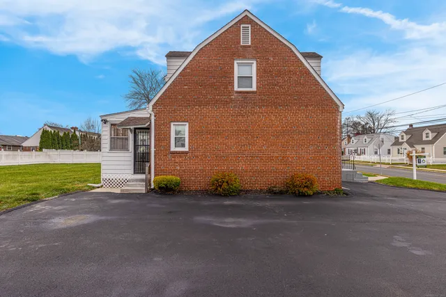 $339,999 | 281 Brown Street, Hartford, CT 06114